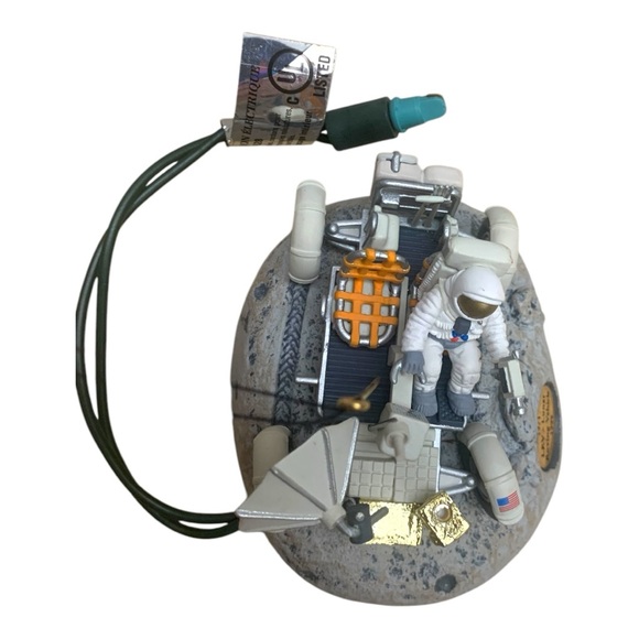 VTG Hallmark Space Lunar Rover Vehicle Light-Up Christmas Ornament Collectible - Picture 7 of 10